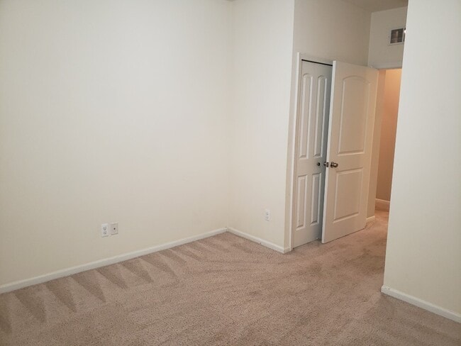 Building Photo - 14261 Shadywood Dr