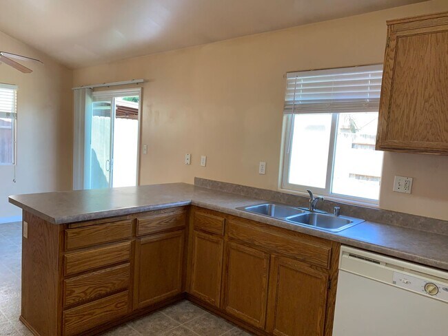 Building Photo - 5404 El Palacio Dr