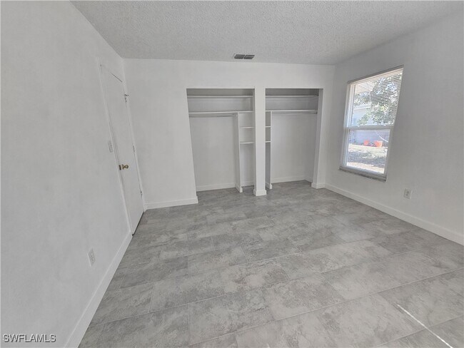 Building Photo - 18540 Miami Blvd