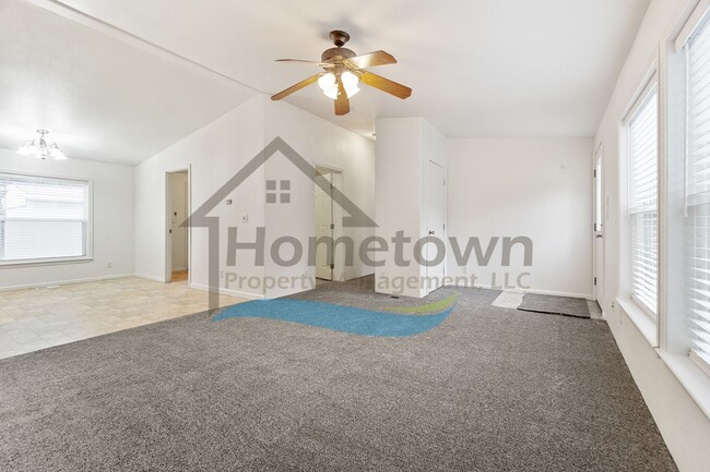 Building Photo - 3 Bedroom 2 Bathroom Home with Off-Street ...