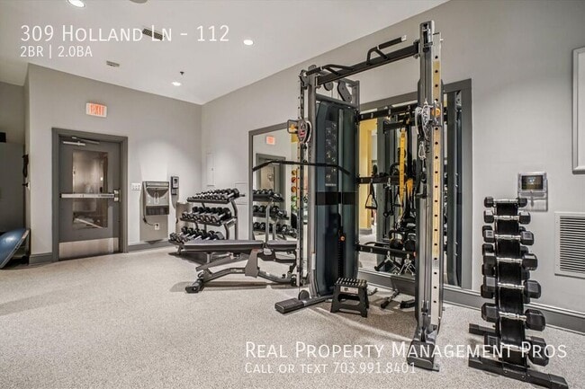 Building Photo - 309 Holland Ln