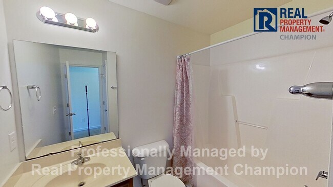 Building Photo - 3 BD/ 2.5 BA Home with Bonus Room, Attache...