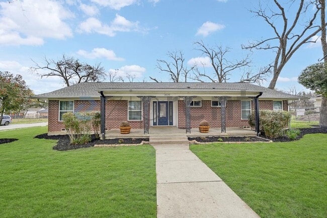 Building Photo - 1610 N Ave