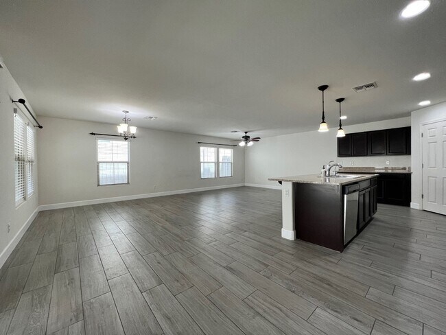 Building Photo - 2880 E Binner Dr