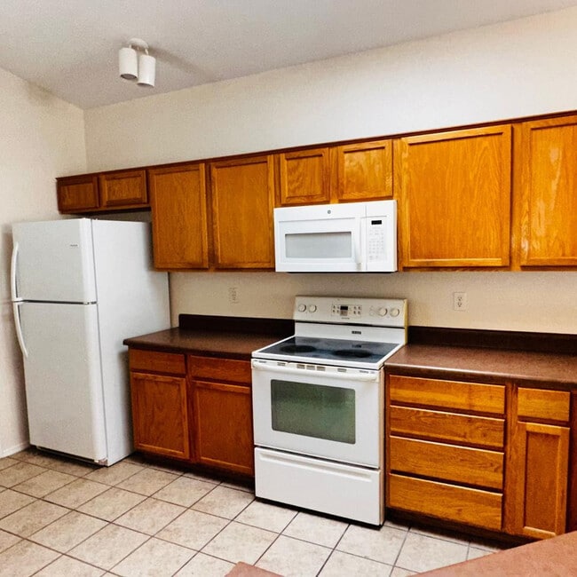 Building Photo - 949 S Racine Ln