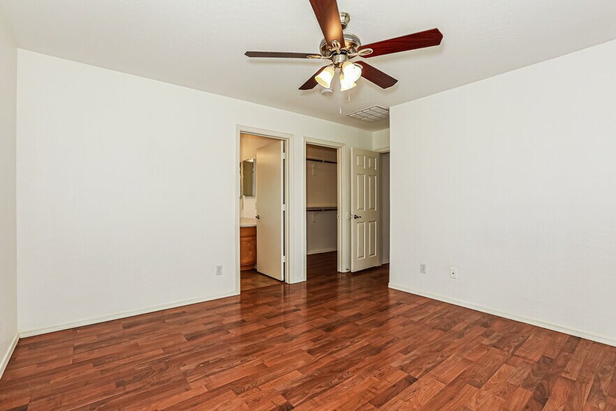 Building Photo - 286 W Santa Gertrudis Trl