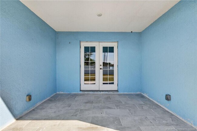 Building Photo - 1855 17th Ave SW