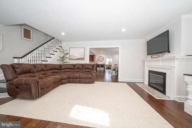 Building Photo - 227 E Hathaway Ln