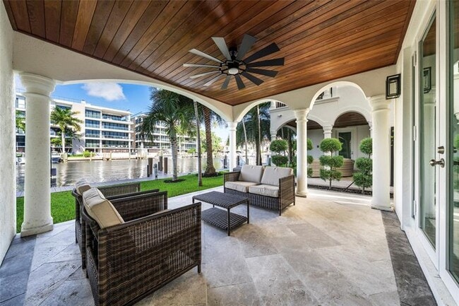 Building Photo - 61 Isle of Venice Dr