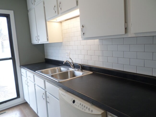 Building Photo - Timber Creek- Manhattan KS