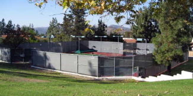 Building Photo - Oaks North Townhome with Views
