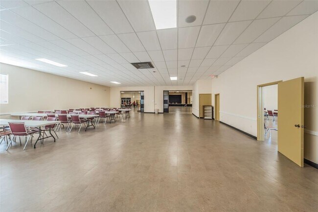 Building Photo - 2449 Columbia Dr