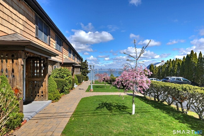 Building Photo - 1 Cora St