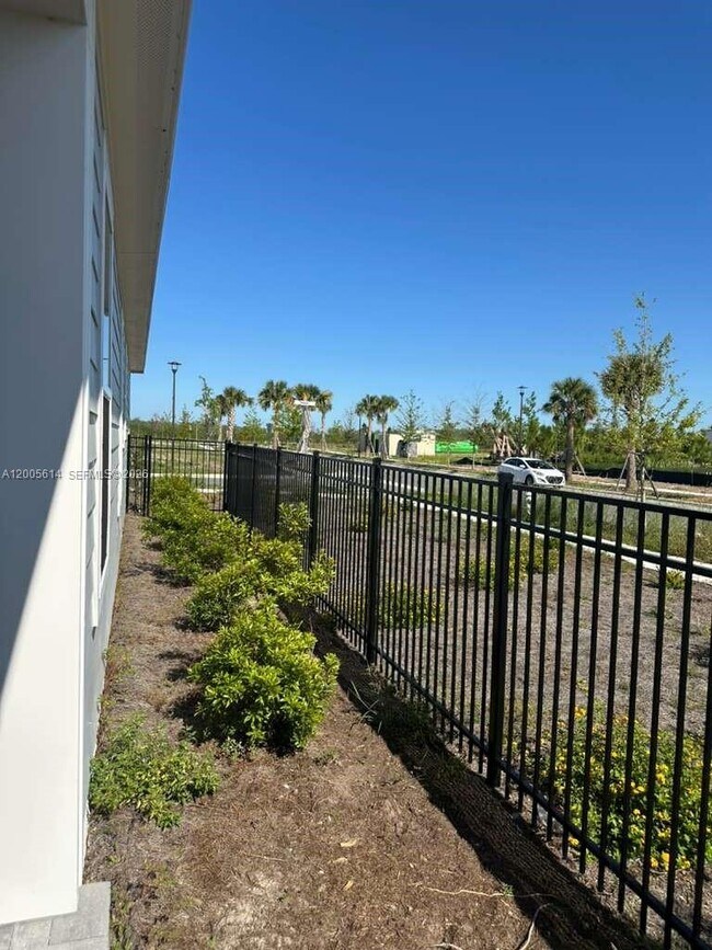 Building Photo - 2952 Embark Trl