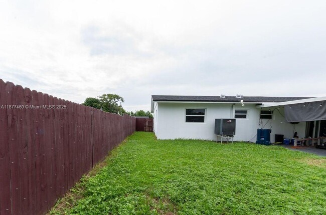 Building Photo - 15345 SW 104th Ave