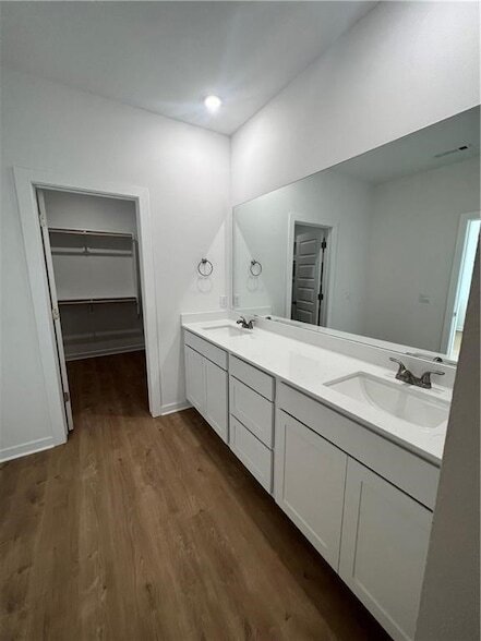 Building Photo - 1910 Hahn St