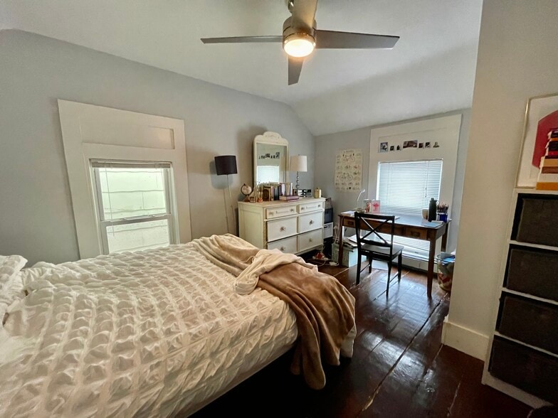 Building Photo - 158 Western Ave