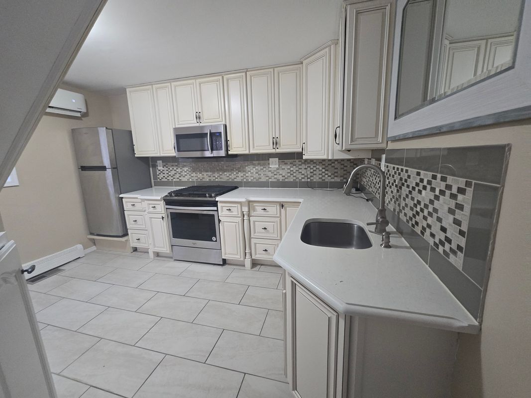 Building Photo - 19 Cardinal Ln