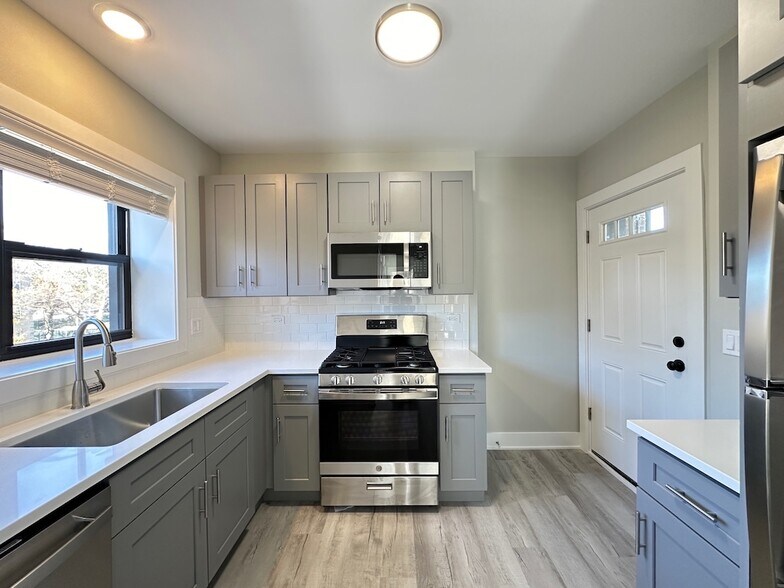 Building Photo - 1144 Oak Ave