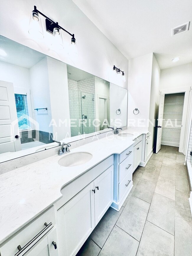 Building Photo - DEPOSIT PENDNG! Home for Rent in Vestavia Hills!!! Available to View with a 48-hour notice!