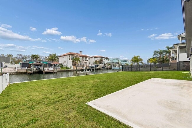 Building Photo - 3921 Versailles Dr