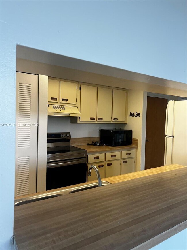 Building Photo - 7601 E Treasure Dr