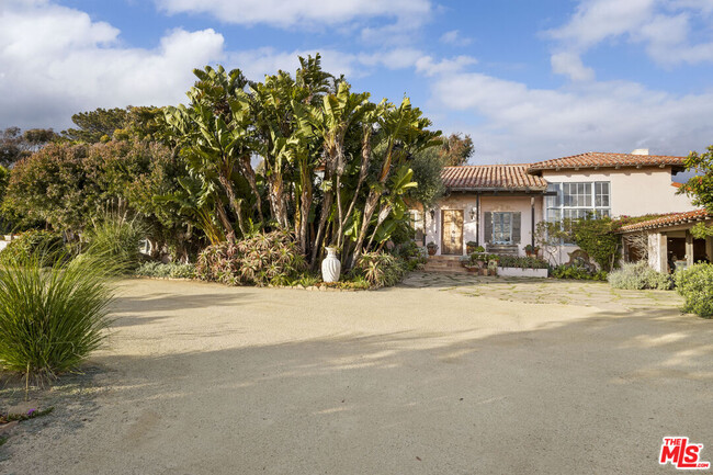 Building Photo - 7332 Birdview Ave