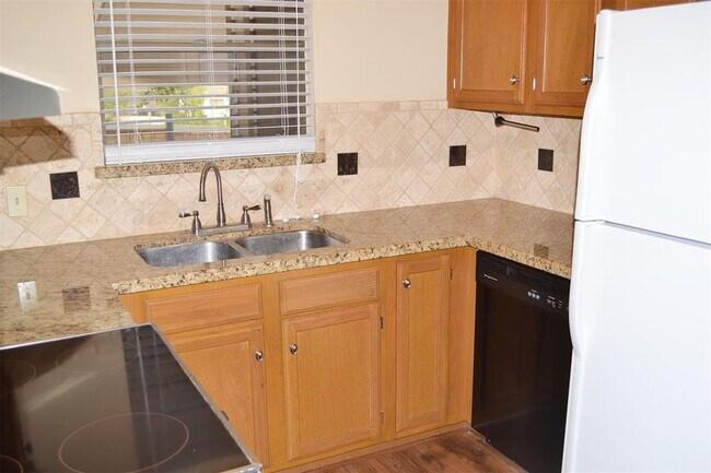 Building Photo - 202 Lakeview Terrace