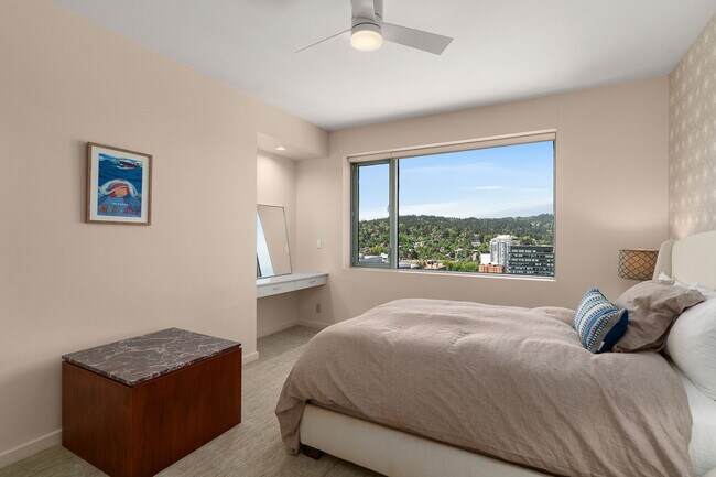 Building Photo - 1414 SW 3rd Ave