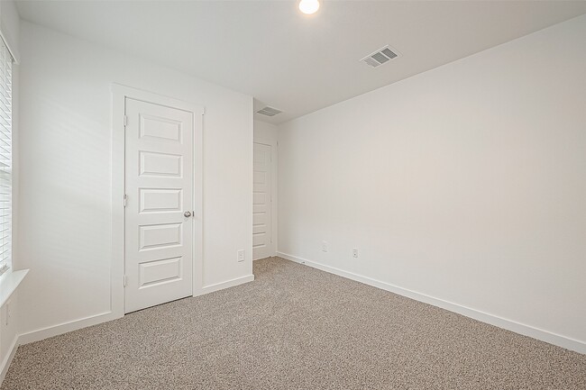 Building Photo - 4939 Pne Hvn Ln