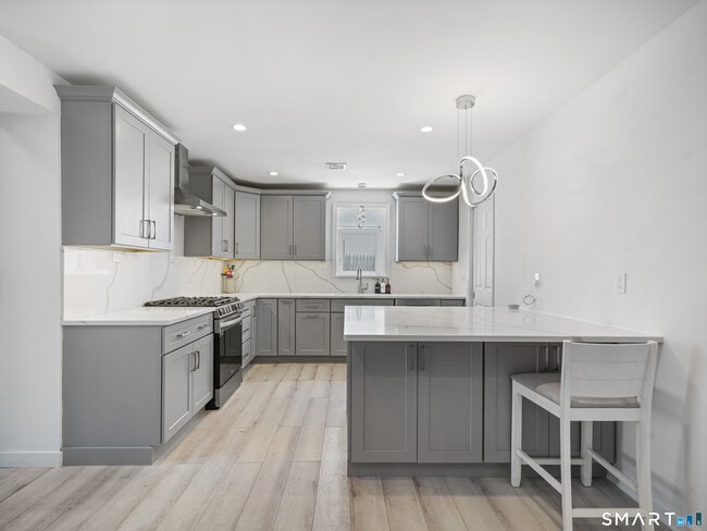 Building Photo - 24 King St