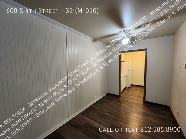 Building Photo - Downtown 1 bedroom Courtyard Apartment