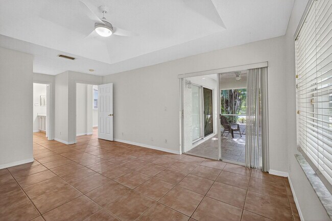 Building Photo - 5020 N La Sedona Cir