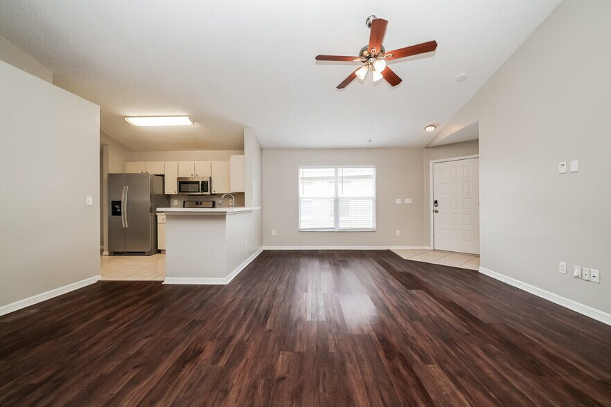 Building Photo - 6713 Summer Cove Dr