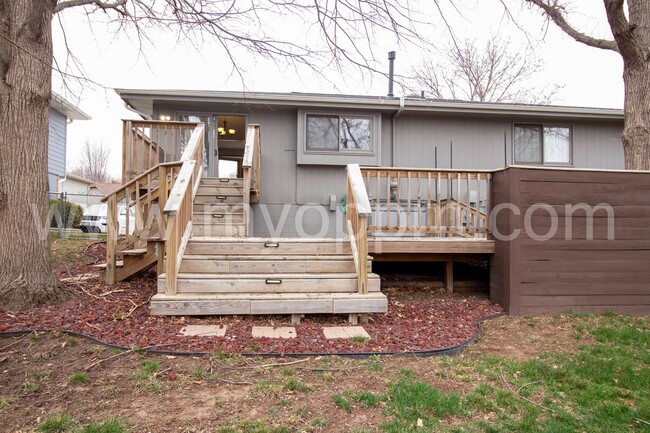 Building Photo - Must See! Well maintained 3 Bedrooms 2.5 B...