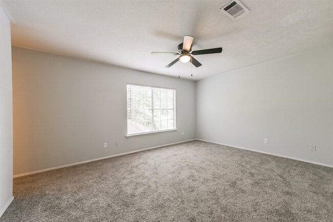 Building Photo - 2203 Riverford Dr