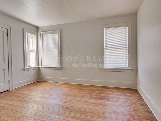 Building Photo - 943 East Dr