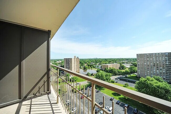 Building Photo - 7033 N Kedzie Ave
