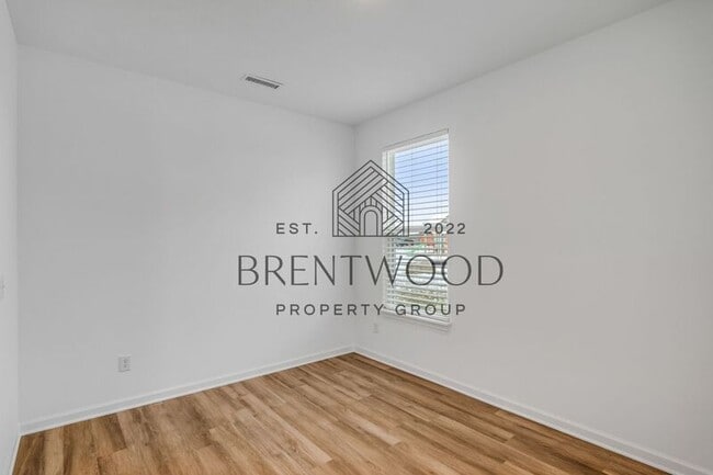 Building Photo - 7237 Gln Pk Wy