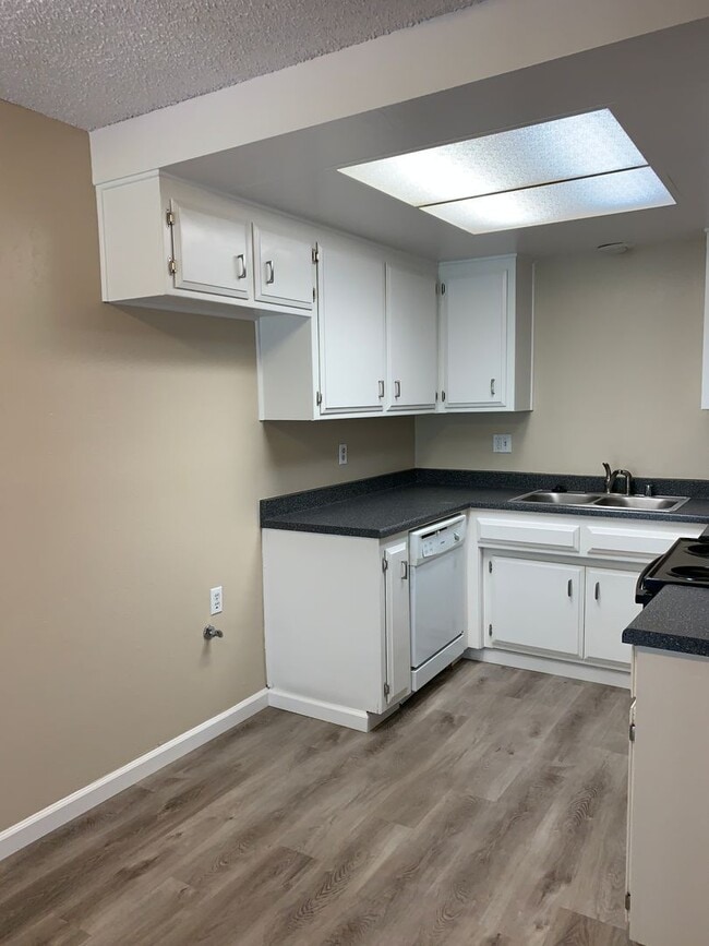 Building Photo - 4401 Parkwood Ct