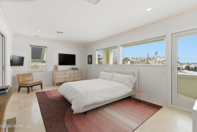 Building Photo - 7 Circle Dr