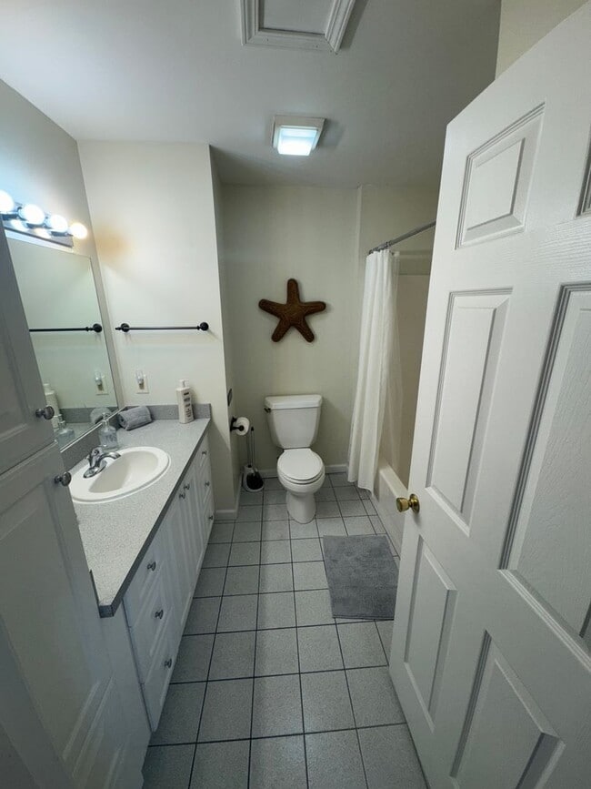 Building Photo - Furnished Downtown Condo. 1 bed/1 bath