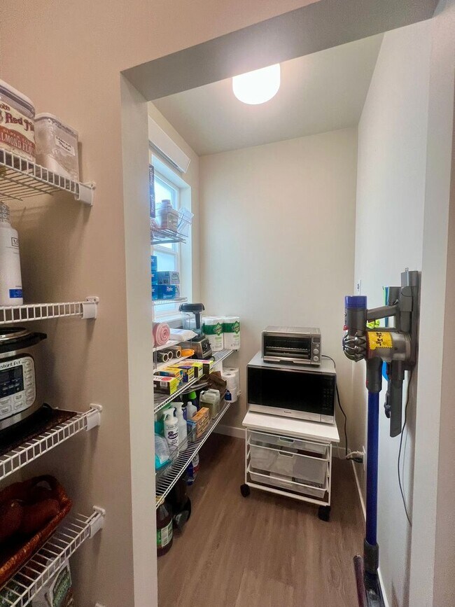 Building Photo - BEAUTIFUL 3Bd 2.5Ba energy efficient home ...