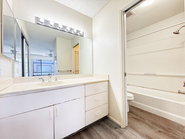 Building Photo - Pet Friendly Ewa Beach Condo with A/C