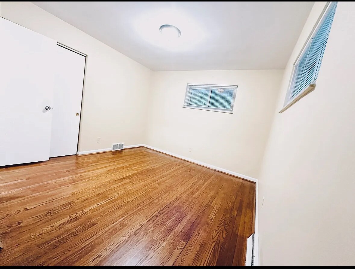 Building Photo - 2375 Van Leunen Dr