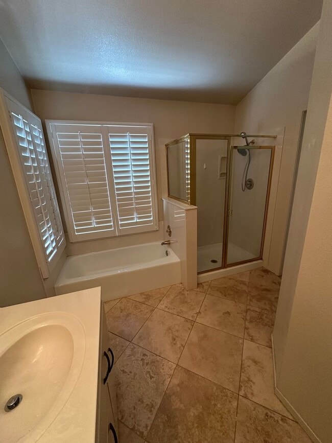 Building Photo - Beautiful 3 bedroom!