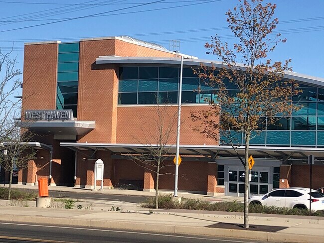 Building Photo - 116 Elm St