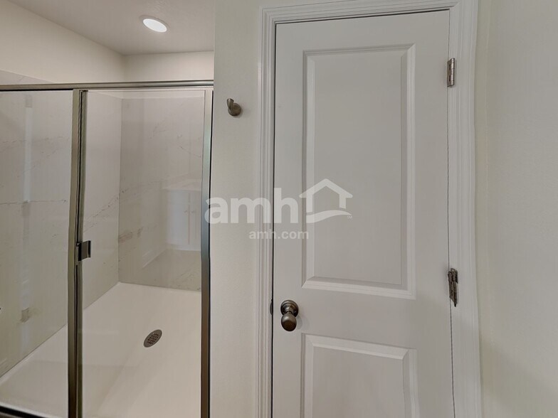 Building Photo - 2538 Feather Crst Dr