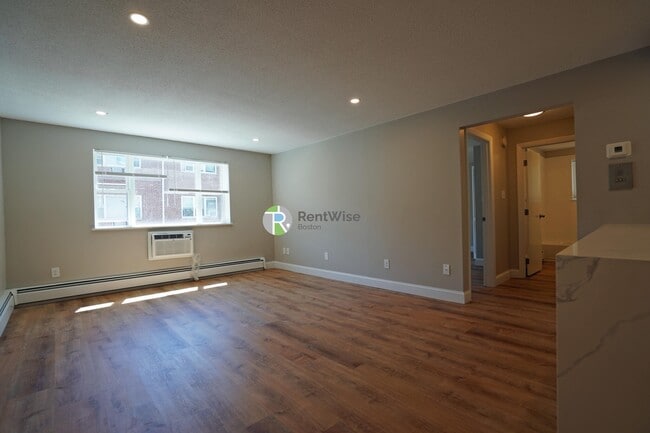 Building Photo - 965 Fellsway