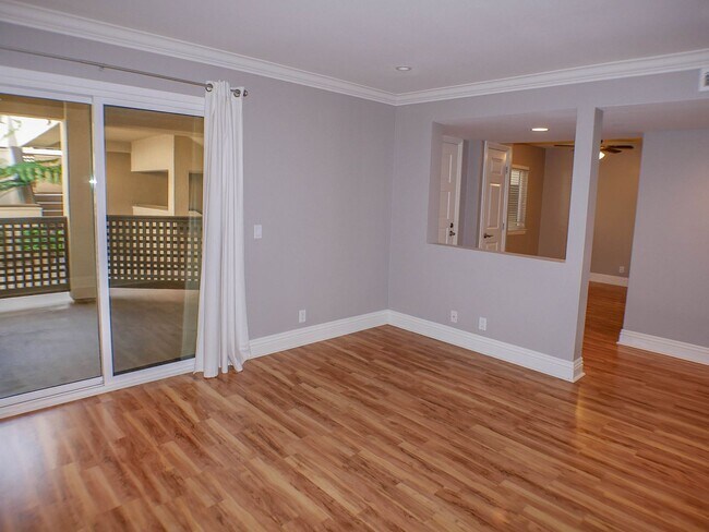 Building Photo - 2BD/2BA Dual Master Condo of secured building in highly sought after Boutique Bella Capri building.